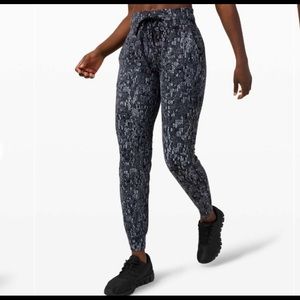 Lululemon Ready to Rulu Joggers Size 4